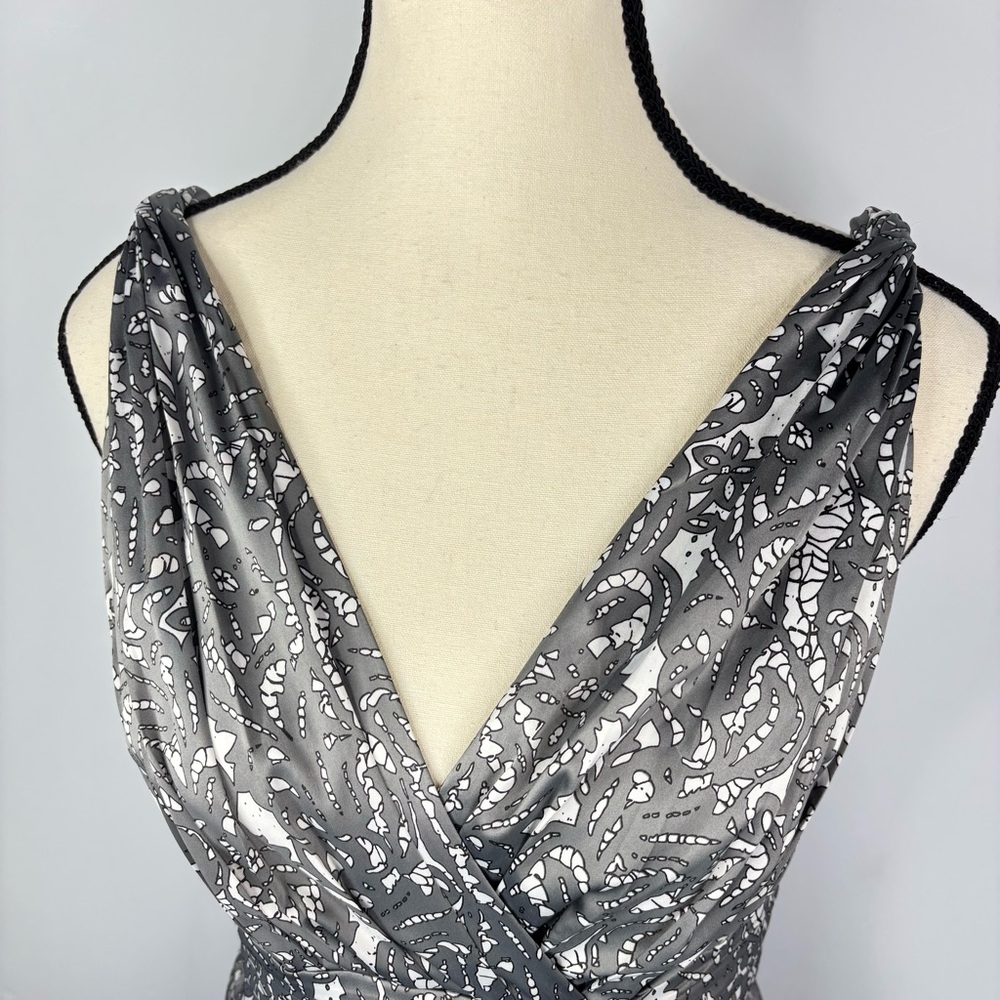 The Limited Y2K Babydoll Sleeveless Grecian‎ Silver Grey Satin V-neck Top - Picture 12 of 15